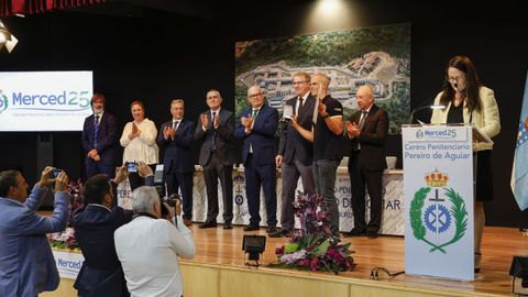 Los integrantes del COB Gonzalo Iglesias y Alejando Benavides tambin recibieron un diploma por la labor en la escuela de baloncesto que desarrollan junto a la asociacin APES