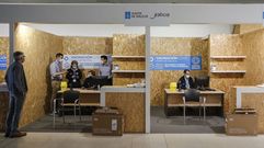 Diez puntos de inmunizaci�n en el �vacun�dromo� de Expourense. La vacunaci�n extraordinaria se llevar� a cabo en los hospitales comarcales de Valdeorras y Ver�n, y en Expourense, donde se han habilitado diez puestos para inyectar AstraZeneca y Pzifer