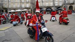 Pap� Noel se subi� a una Vespa este s�bado en Ourense