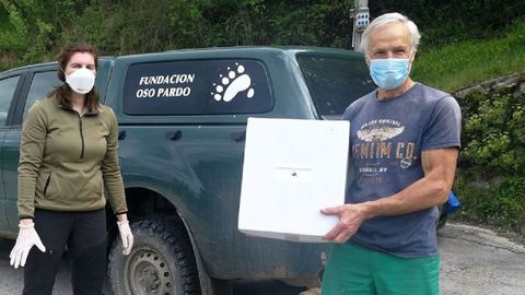 A pesar de la crisis sanitaria, este ao se siguieron repartiendo pastores elctricos entre los apicultores de la sierra de O Courel