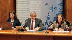 El rector de la Universidad de Oviedo, Santiago Garc�a Granda, con la vicerrectora de Estudiantes, Elisa Migu�lez, a la derecha.El rector de la Universidad de Oviedo, Santiago Garc�a Granda, con la vicerrectora de Estudiantes, Elisa Migu�lez, a la derecha