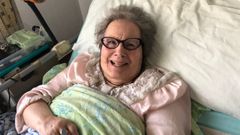 Herminia, la vecina del Ventorrillo que lleva tres a�os pendiente de una reforma para bajar un ascensor, sonriente al conocer que por fin han comenzado las obras