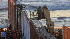 La primera caravana de emigrantes ha llegado a la frontera de Estados Unidos