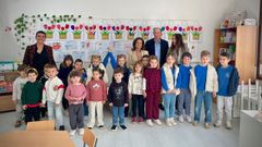 El director xeral de Centros e Recursos Humanos, Jes�s �lvarez, visit� la escuela de San Paio del Colexio Rural Agrupado Amencer, en Ribadavia