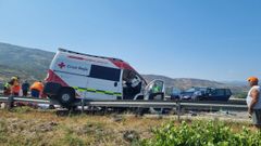 Una ambulancia de Cruz Roja y un turismo se han visto implicados en la colisi�n en A R�a