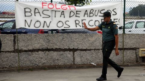 Huelga de transporte de viajeros con piquetes informativos en la estacin de autobuses de Vilagarca