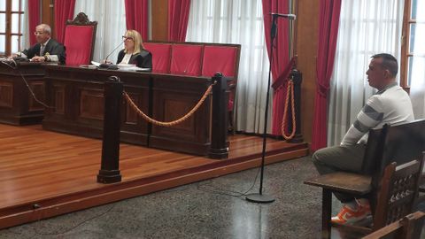 El acusado, durante el juicio en la Audiencia Provincial de Ourense