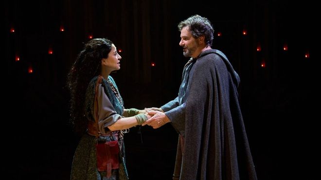 La actriz lucense Noem Mazoy interpreta a Ellen en el musical Los pilares de la tierra, que llena a diario el teatro de la Gran Va de Madrid