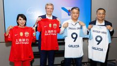 Mar�a Jes�s Lorenzana, conselleira de Econom�a; Alfonso Rueda, presidente de la Xunta; Jia Jianxu, presidente de SAIC Motors, y Wang Xiaoqiu, m�ximo responsable de la compa��a; durante la visita que hicieron los mandatarios gallegos a China.