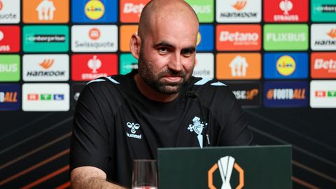 El entrenador del Celta, Claudio Gir�ldez, en una comparecencia de Europa League de la temporada pasada.