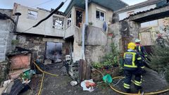 Arde por completo la casa de una familia en Castrelo de Mio