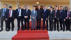 An�bal Pereira acompa�� a J�come en su visita a la embajada china.