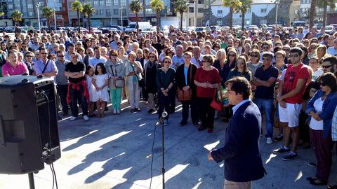 Numerosas personas participaron en el acto de repulsa