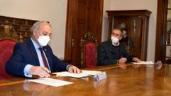 El presidente de la Diputaci�n y el de la Asociaci�n de Familiares de Enfermos de Alzheimer de Chantada, en la firma del convenio