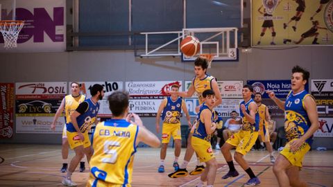 Imagen de archivo de un partido liguero del Berberecho de Noia.