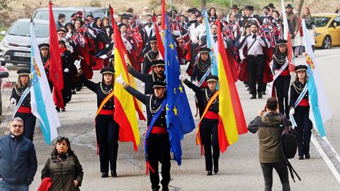 El Certamen de Rondallas de Vigo celebr� antes un pasacalles por Navia.