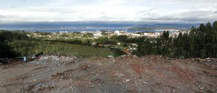 La explanada, que tiene unas magn�ficas vistas a la r�a, est� ahora libre de las monta�as de escombros que all� se fueron acumulando. 