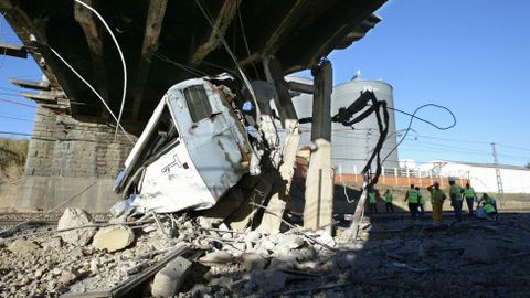 Villada. El descarrilamiento en v�a desviada caus� seis muertos y m�s de un centenar de heridos en la estaci�n palentina