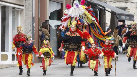 Volantes y peliqueiros desfilaron en Chantada antes de salir en Santiago de Arriba