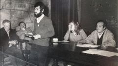 Fotografa del primer pleno democrtico celebrado por el Concello de Padrn. El alcalde, Eduardo Otero, elegido por UCD, aparece a la derecha de la imagen