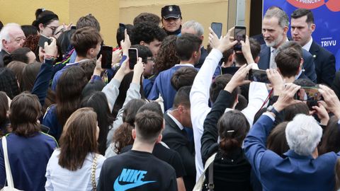 El Rey salud� a los chavales asistentes a la gala del Tour del Talento