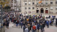Transportistas se manifestaron ante la Subdelegaci�n del Gobierno de Ourense