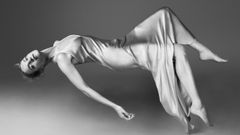 Natalia Vodianova, con una prenda de la colecci�n de Narciso Rodr�guez para Zara