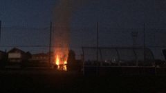 Arde la caseta de la piscina de Icaria en Oleiros