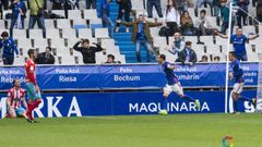 Linares celebrando el 3-2 del Oviedo