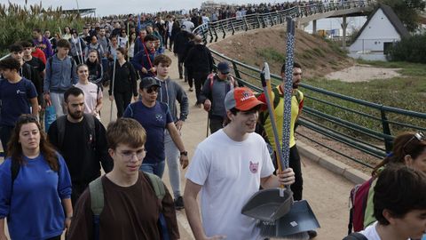 Miles de voluntarios se dirigen a las zonas de La Torra y Paiporta