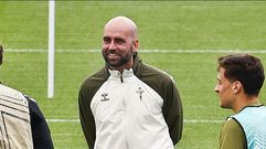 El entrenador del Celta, Claudio Gir�ldez, en un entrenamiento en la Cidade Deportiva Afouteza.