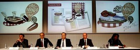 Pepe Solla, a la izquierda, y la presa Patricia, a la derecha, en la presentaci�n en la Barri�.