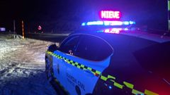 Imagen de un coche de la Guardia Civil durante una nevada del mes de diciembre del 2025 en una carretera de Ourense.