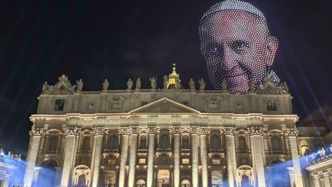 Espectculo de drones en el Vaticano