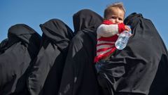 En una semana cientos de mujeres y ni�os han huido del �ltimo reducto que controla el Estados Isl�mico en Siria