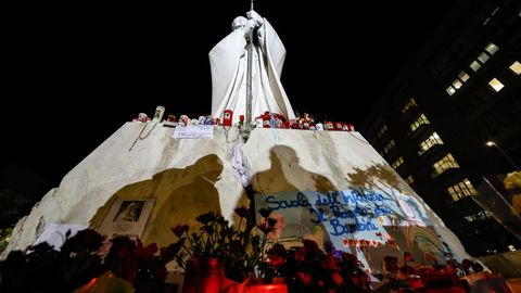 El exterior del hospital Gemelli de Roma, donde el papa permanece ingresado.