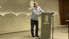 Miguel Anxo Fern�ndez Lores, alcalde de Pontevedra, durante su comparecencia de prensa de este jueves  