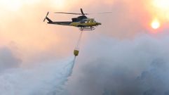 As avanzaba esta noche el incendio que afecta a Ponteceso
