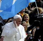 El papa sonr�e durante la audiencia de ayer.