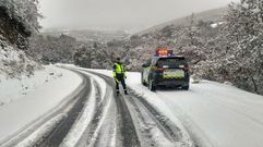 La nieve dificulta el trfico en las carreteras de Valdeorras hacia Trevinca