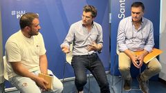 Borja Verea, en el centro, con Xes�s Vilas, director del Centro Xuvenil Don Bosco (derecha), y el presidente de la ANPA del CEIP Lamas de Abade, Borja Rubio