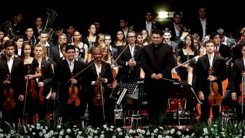 Orquesta Sinfnica Juvenil de Uruguay con el maestro Britos