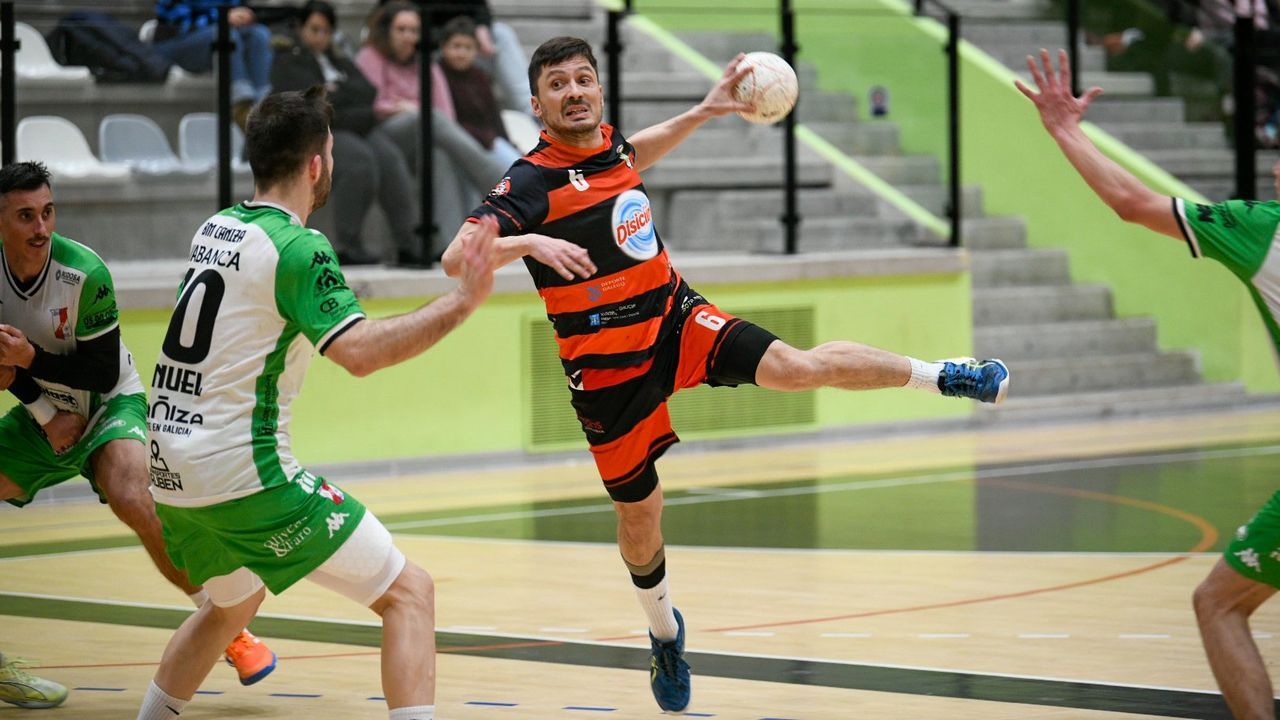 El BM Lalín viaja con solo trece jugadores para medirse al Ingenio