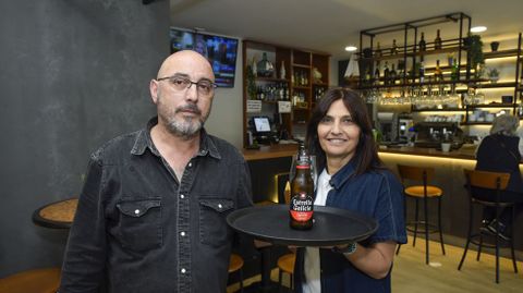 Fernando Martínez y Ana Troncoso regentan A Nova Ponte, en Major, Noalla, Sanxenxo