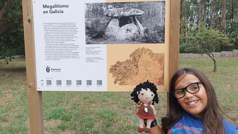 Navia viajó con Enzo hasta el dolmen de Axeitos