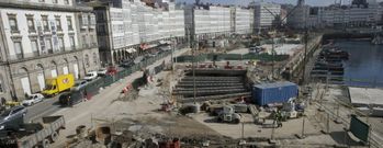 La Marina, levantada por las obras del subterr�neo en marzo del a�o pasado, dos meses antes de que abriera al tr�fico. 