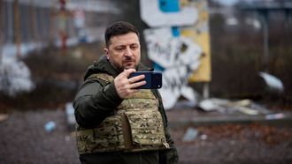 Volod�mir Zelenski, grabando un mensaje de v�deo desde Kupiansk