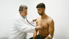 El jugador del Pontevedra Iker Ivorra, en el reconocimiento m�dico