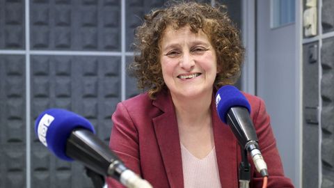 Imagen de archivo de Goretti Sanmart�n, alcaldesa de Santiago, en el estudio compostelano de Radio Voz
