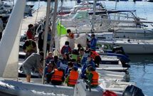 <span lang= es-es >Contacto con el mar</span>. Alumnos de todas las edades acuden, a�o tras a�o, a las clases n�uticas que imparte el club.